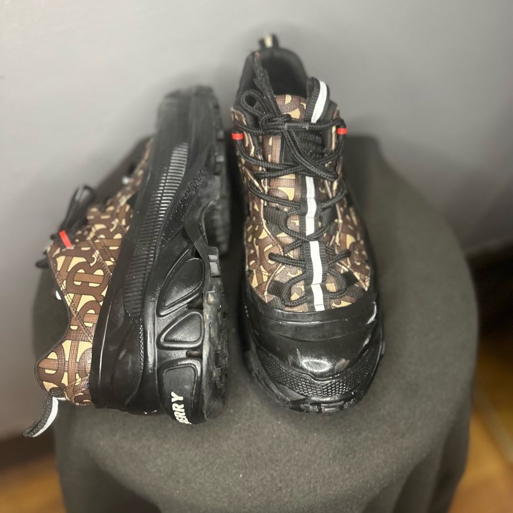 Burberry Monogram Print E-Canvas - image 4